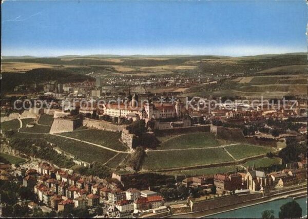 Wuerzburg mit Schloss Fliegeraufnahme