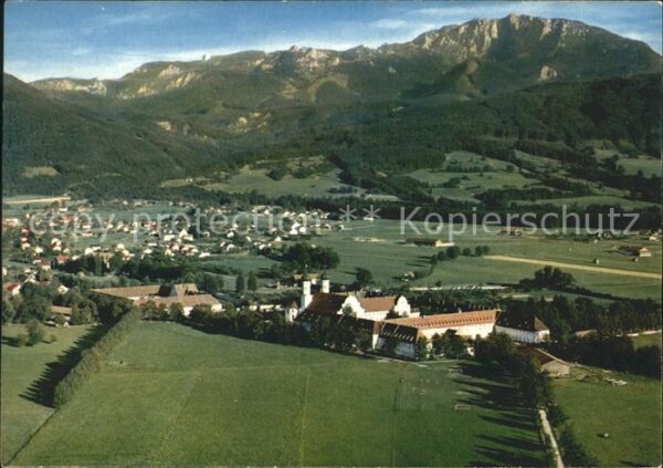 Benediktbeuern mit Salesianerkloster und Benediktenwan