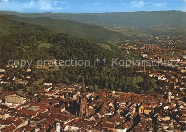 Freiburg Breisgau mit Münster Fliegeraufnahme