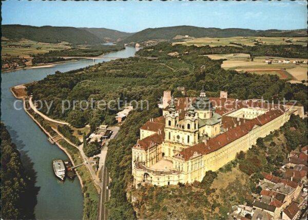 Melk Donau Benediktinerstift Fliegeraufnahme