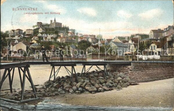 Blankenese Hamburg Landungsbrücke mit Süllberg