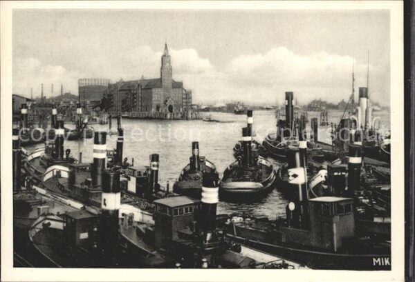 Boote Hamburg Hafen Kehrwiederspitze