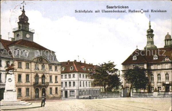 Saarbruecken Schlossplatz mit Ulanendenkmal Rathaus