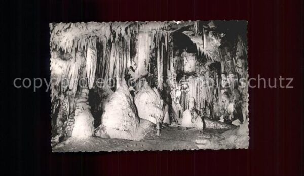 Hoehlen Caves Grottes Isturitz et d_Oxocelhaya Fontaine Merve