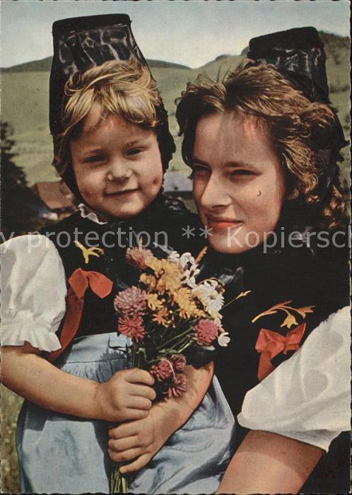 Trachten Schwarzwald Mutter und Kind