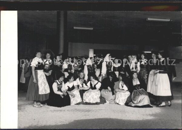 Trachten Österreich Frauen Gruppenfoto
