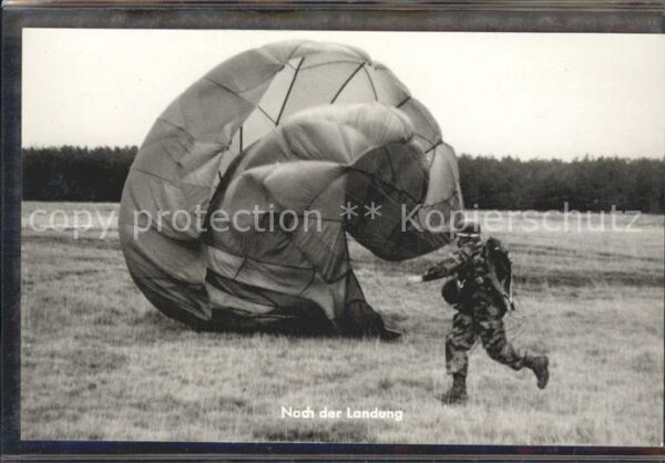 Militaria Deutschland Bundeswehr Soldat Fallschirm Landung