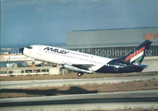 Flugzeuge Zivil Malev Boeing 737-2M8 Advanced HA-LEB