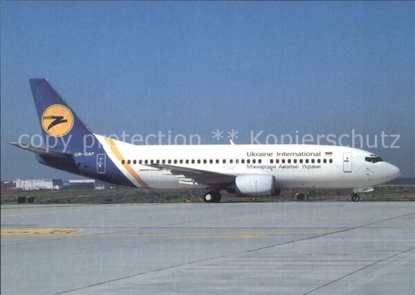 Flugzeuge Zivil Ukraine International Boeing 737-35B UR
