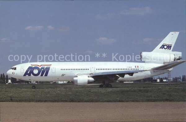 Flugzeuge Zivil AOM Air Outre Mer McDonnell Douglas DC-
