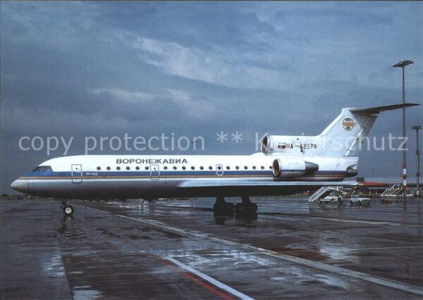 Flugzeuge Zivil Voronezhavia YAK-42D RA-42379