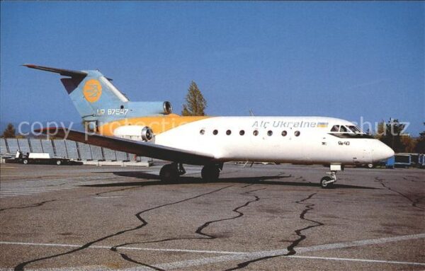 Flugzeuge Zivil Air Ukraine Yakovlev 40 UR-87547 cn 953