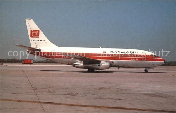 Flugzeuge Zivil Tunis Air Boeing B737-ZW3C Advc. TS-IOU