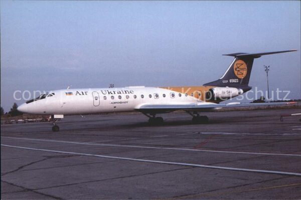 Flugzeuge Zivil Air Ukraine Tupolev TU-134A CCCP65623 c