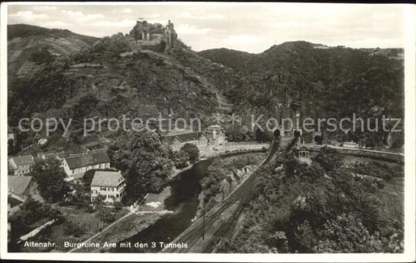 Altenahr Burgruine Are mit den 3 Tunnels