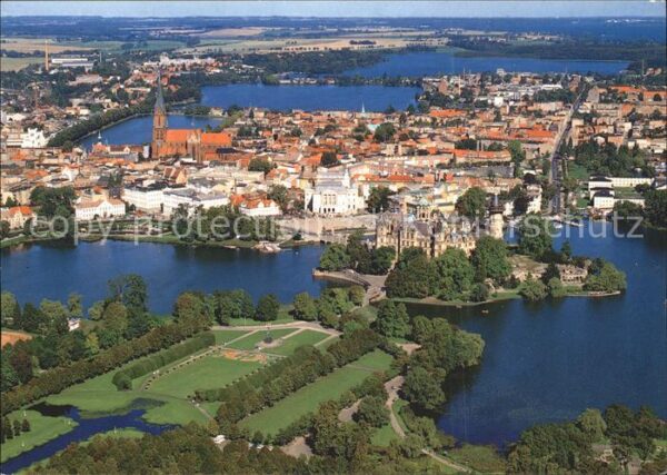 Schwerin Mecklenburg Fliegeraufnahme mit Schloss Seen