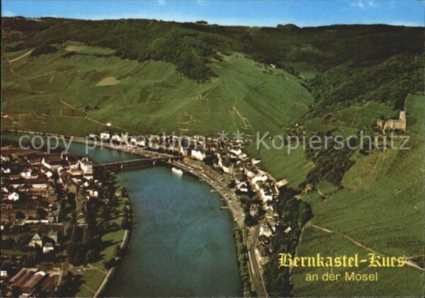 Bernkastel-Kues Fliegeraufnahme mit Mosel