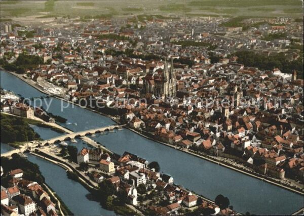 Regensburg Fliegeraufnahme mit Donaubrücken