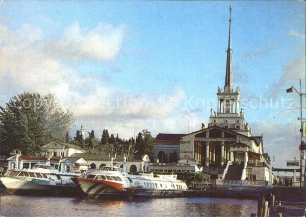 Motorschiffe Sotschi Seehafen Russland