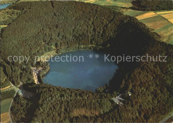 Daun Eifel Gemünder Maar Fliegeraufnahme