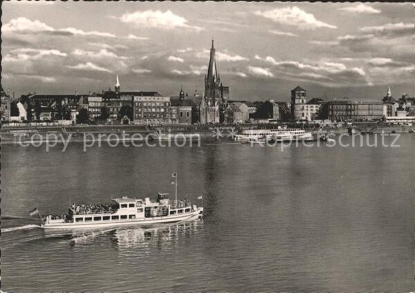 Duesseldorf Rheinpartie Motorschiff