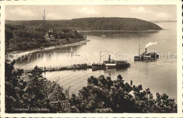 Gluecksburg Ostseebad Bootsanleger Dampfer