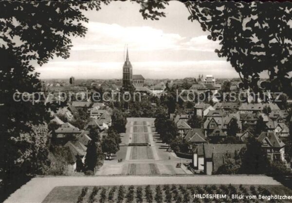 Hildesheim Blick vom Berghölzchen Hotel Kirche