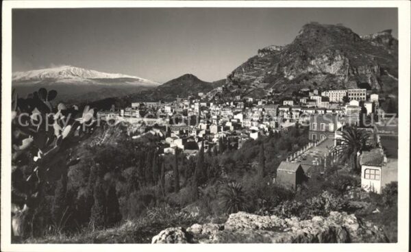 Taormina Sizilien con l' Etna