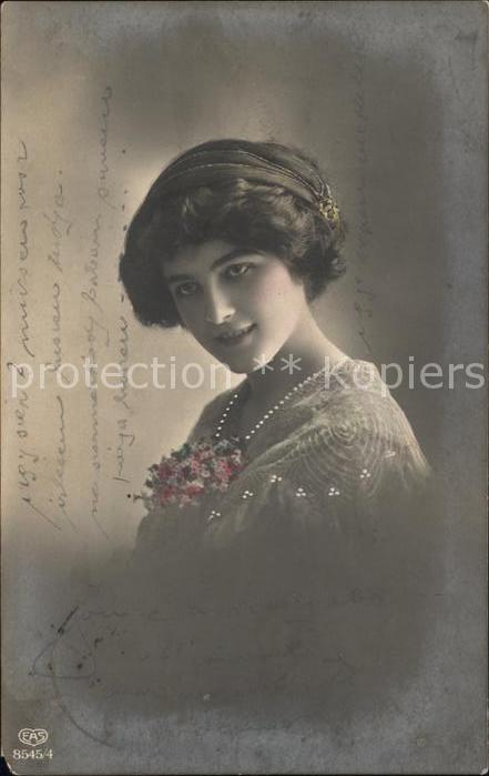 Foto EAS Nr. 8545/4 Frau Blumen Perlenkette