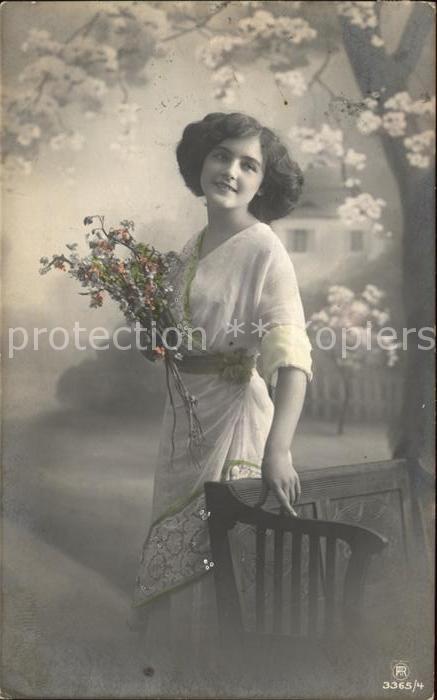 Foto RPH Nr. 3365/4 Frau Blumen