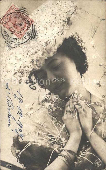 Foto NPG Nr. 583/4 Frau Hutmode Blumen
