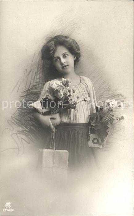 Foto RPH Nr. 2200/2 Kind Blumen