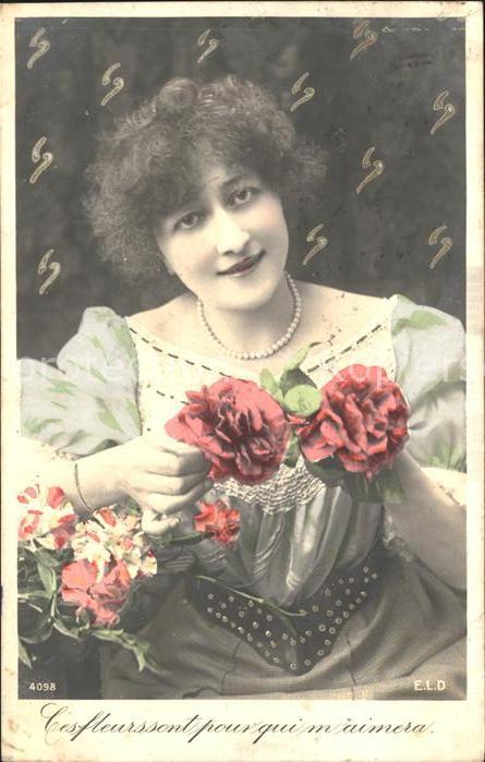 Foto ELD Nr. 4098 Frau Blumen Perlenkette