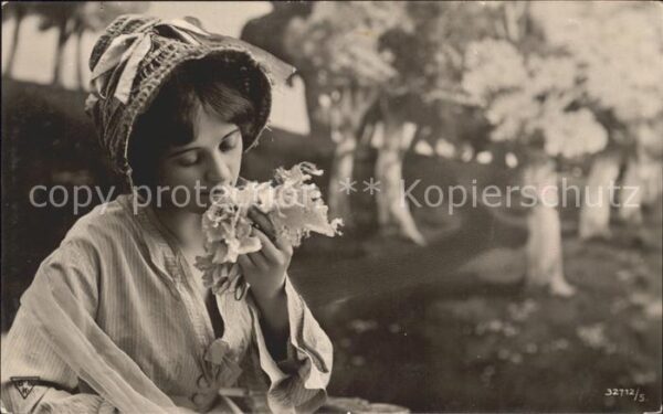 Foto BNK Nr. 32712/5 Frau Hutmode Blumen