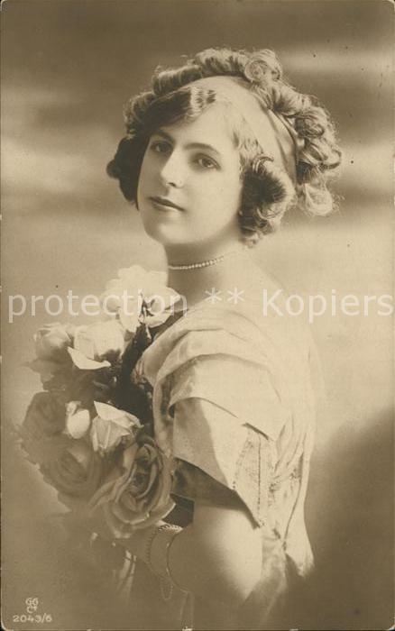 Foto GGCo Nr. 2043/6 Frau Rosen Perlenkette