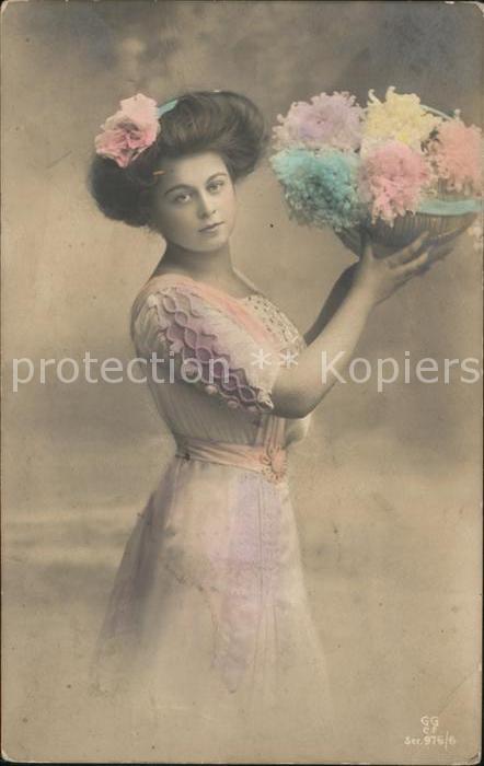 Foto GGCo Nr. 976/6 Frau Blumen