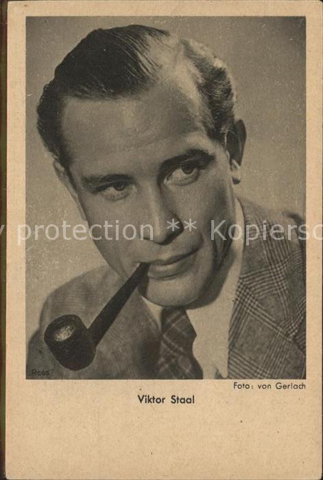 Schauspieler Viktor Staal Pfeife