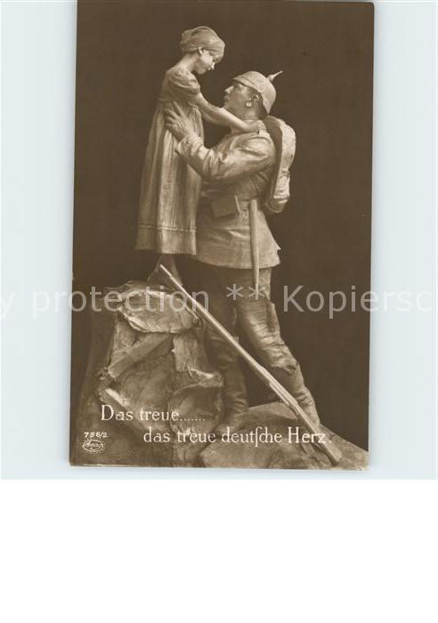 Foto Amag Nr. 756/2 Skulptur Soldat mit Kind Pickelha