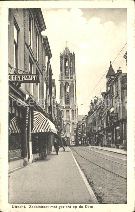 Utrecht Zadelstraat met gezicht op de Dom