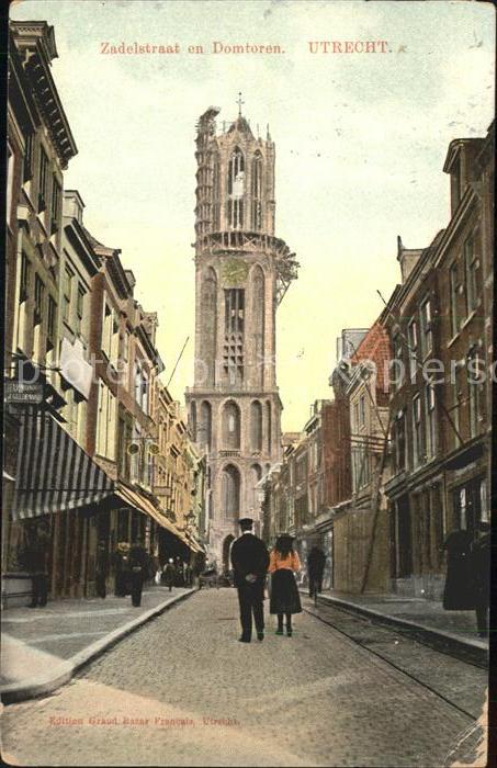 Utrecht Zadelstraat met Domtoren