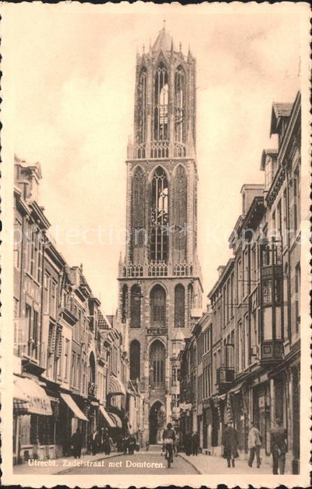 Utrecht Zadelstraat met Domtoren