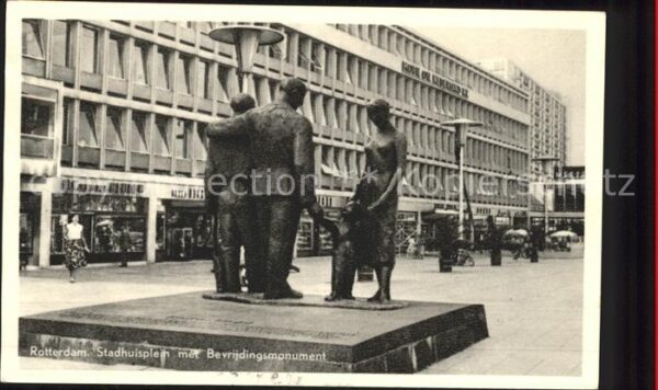 Rotterdam Stadhuisplein met Bevrijdingsmonument S