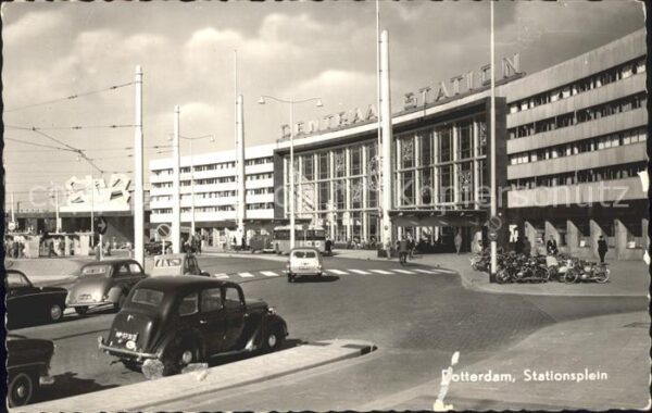 Rotterdam Stationsplein Bahnhofsplatz