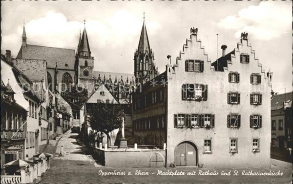 Oppenheim Marktplatz mit Rathaus und St Katharine