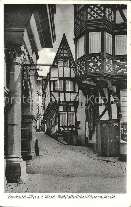 Bernkastel-Kues Mittelalterliche Häuser am Markt Fachwe