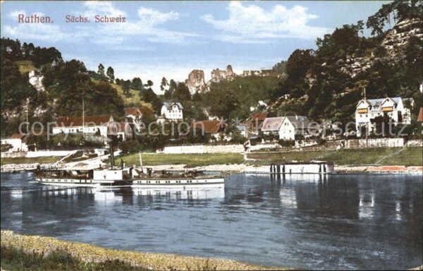 Rathen Saechsische Schweiz Uferpartie an Elbe Dampfer