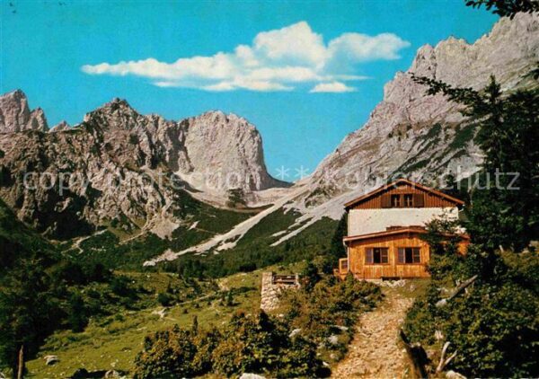 Gaudeamushuette am Wilden Kaiser mit Ellmauer Tor