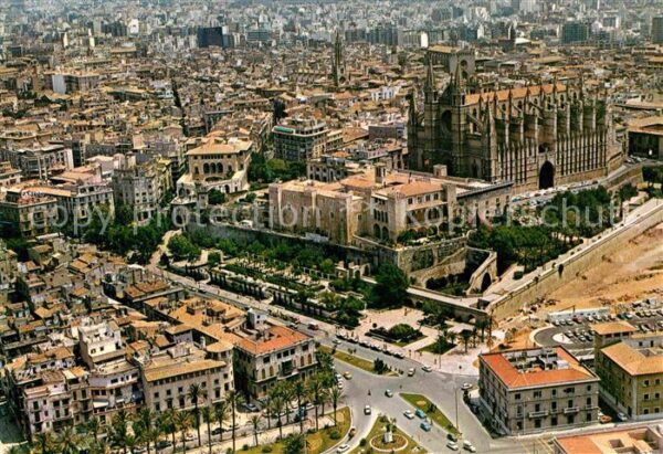 Palma de Mallorca La Catedral y el Palacio de la Almudain