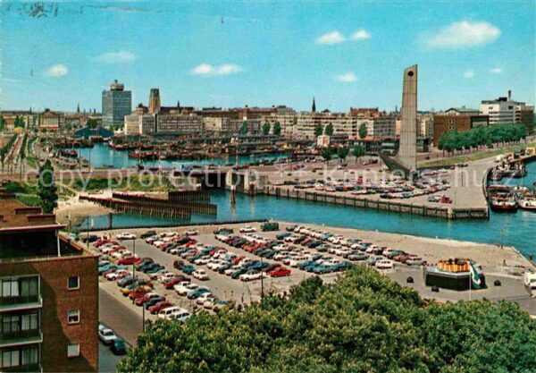 Rotterdam Gezicht op de stad met het monument De