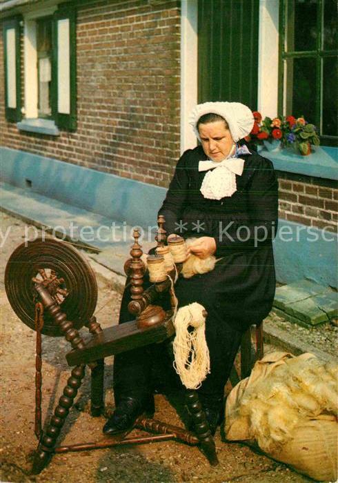 Salland Raalte De spinster in Sallandse dracht met plo